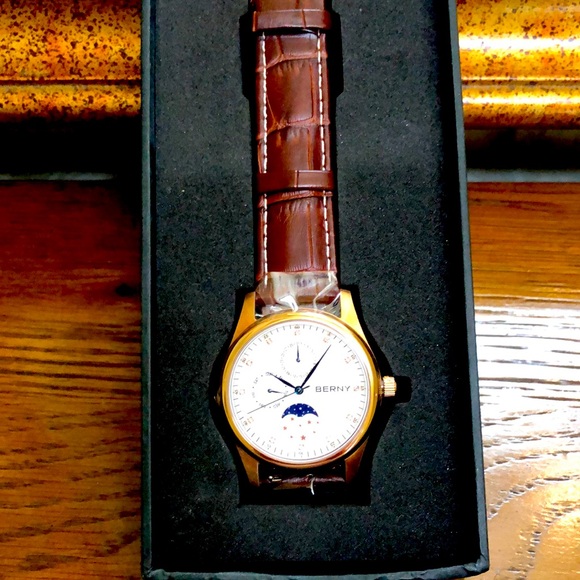 New Berny women’s watch. 3 multi-function sundials for week/calendar/moon phase. - Picture 8 of 13